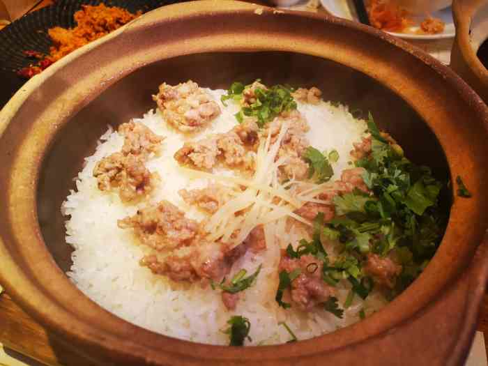 后街唐厨·特色粤菜(中华广场店)-"餐厅在中华广场四楼,出扶梯穿过一