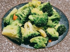 橄榄油炒西兰花-若蘭慈·无国界素食料理(欢乐海岸店)