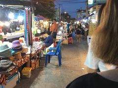 -周日夜市