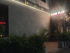 -FOUR PLAY BAR