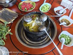 -鲁朗纳麦石锅鸡庄园