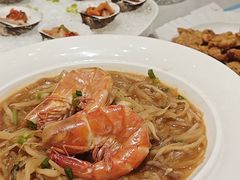酸萝卜烩大虾-品海楼·大连海胆锅贴馆(东港店)