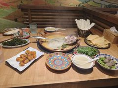 -洱火云南酸菜牛肉火锅(石景山当代商城店)