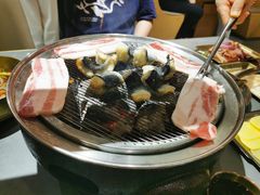 -围炉肉舍•炭烤活鳗•丹东海鲜烤肉(步行街店)