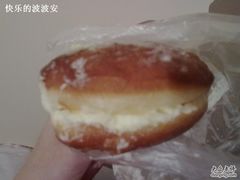 中间甜甜的奶油-巴黎贝甜(华堂新辰汇店)