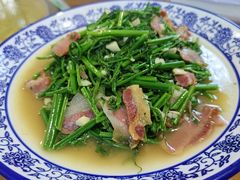 水蕨菜炒腊肉-瑶河山里菜