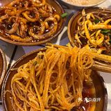 今年暑假火出天际的重庆老火锅|通天排队你敢信？