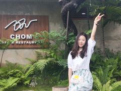 -Chom Cafe and Restaurant
