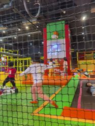 -蹦蹦跳跳(新奥购物中心店)