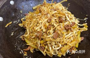 Sour Cabbage and Pork Noodles