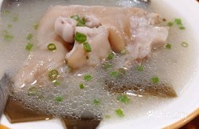 Clear Soup Base with Pig's Trotters