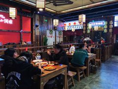 大堂-先启半步颠小酒馆(白麓里店)