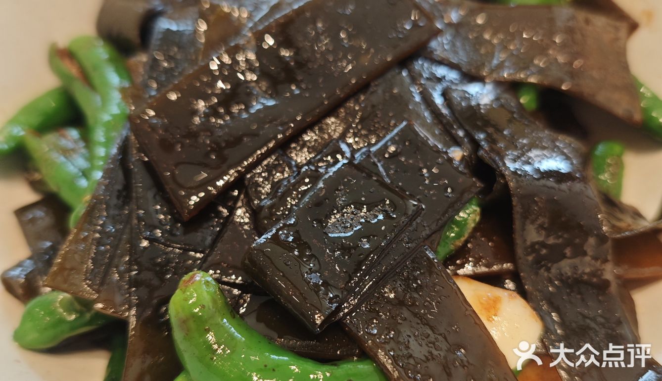 价钱嘛相对比外面贵点 环境虽有点旧