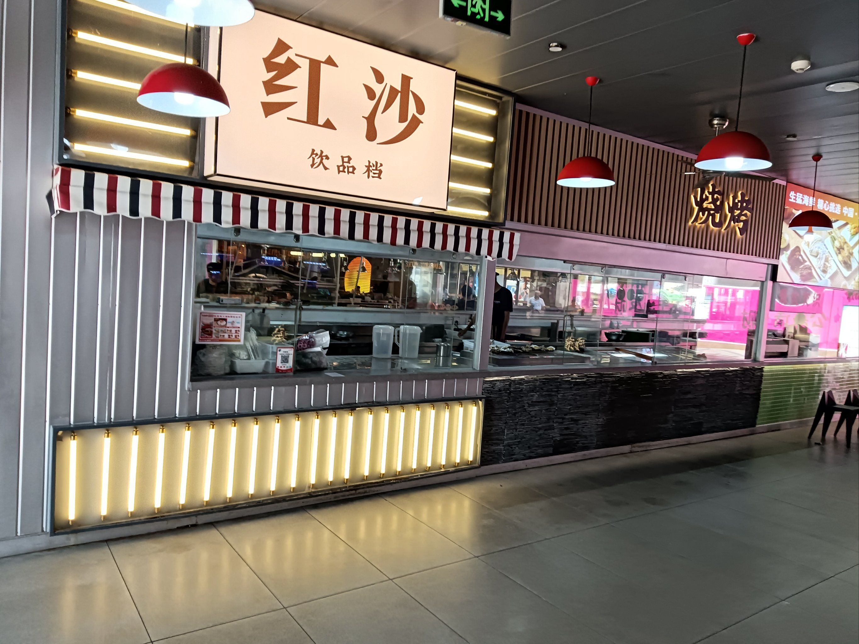 热闹午餐档口