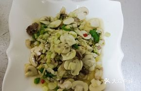 Pickled Vegetable Stir-fried with Mushrooms