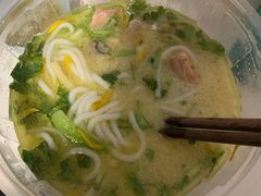云南过桥米线-云海肴云南菜(浦江欢乐颂店)