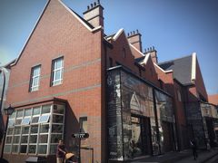 -钟书阁(松江泰晤士小镇店)