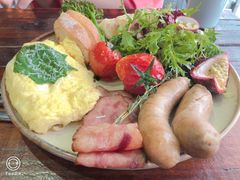 班尼迪克蛋配牛油果-MIKAKU(万达广场上海宝山店)