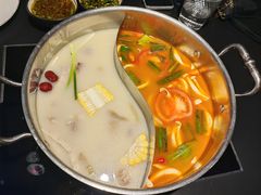 -鲜入唯煮·港式海鲜牛肉火锅(金宝街店)