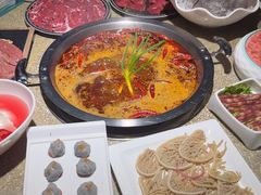 -茅草房·河畔园林火锅