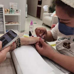 -进巍美甲美睫店