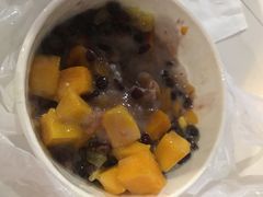 红豆芒果刨冰-梁子刨冰王&梁小糖(王顶堤店)