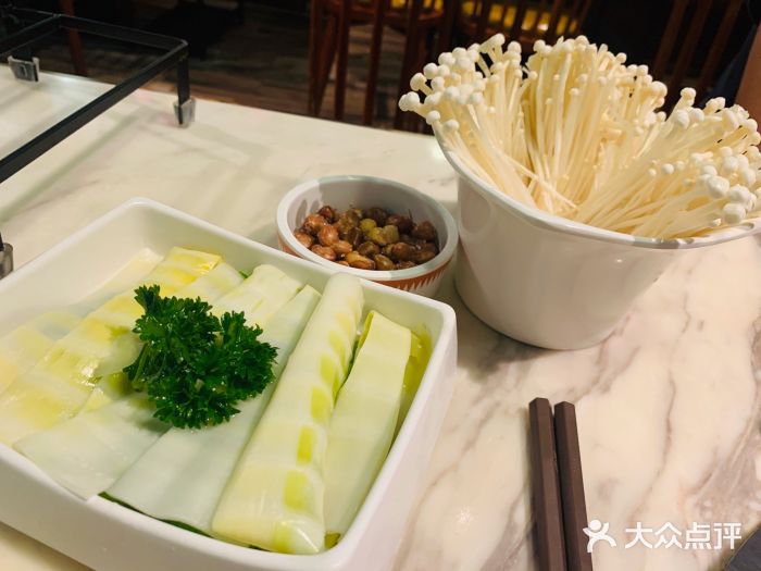 左庭右院鲜牛肉火锅(龙湖杭州滨江天街店)箭笋片图片