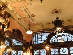 -Majestic Café