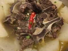 牛骨头炖萝卜-刘胖子家常菜·蹄花焖藕(兴业店)