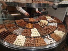 -Laderach 莱德拉(上海环贸iapm店)