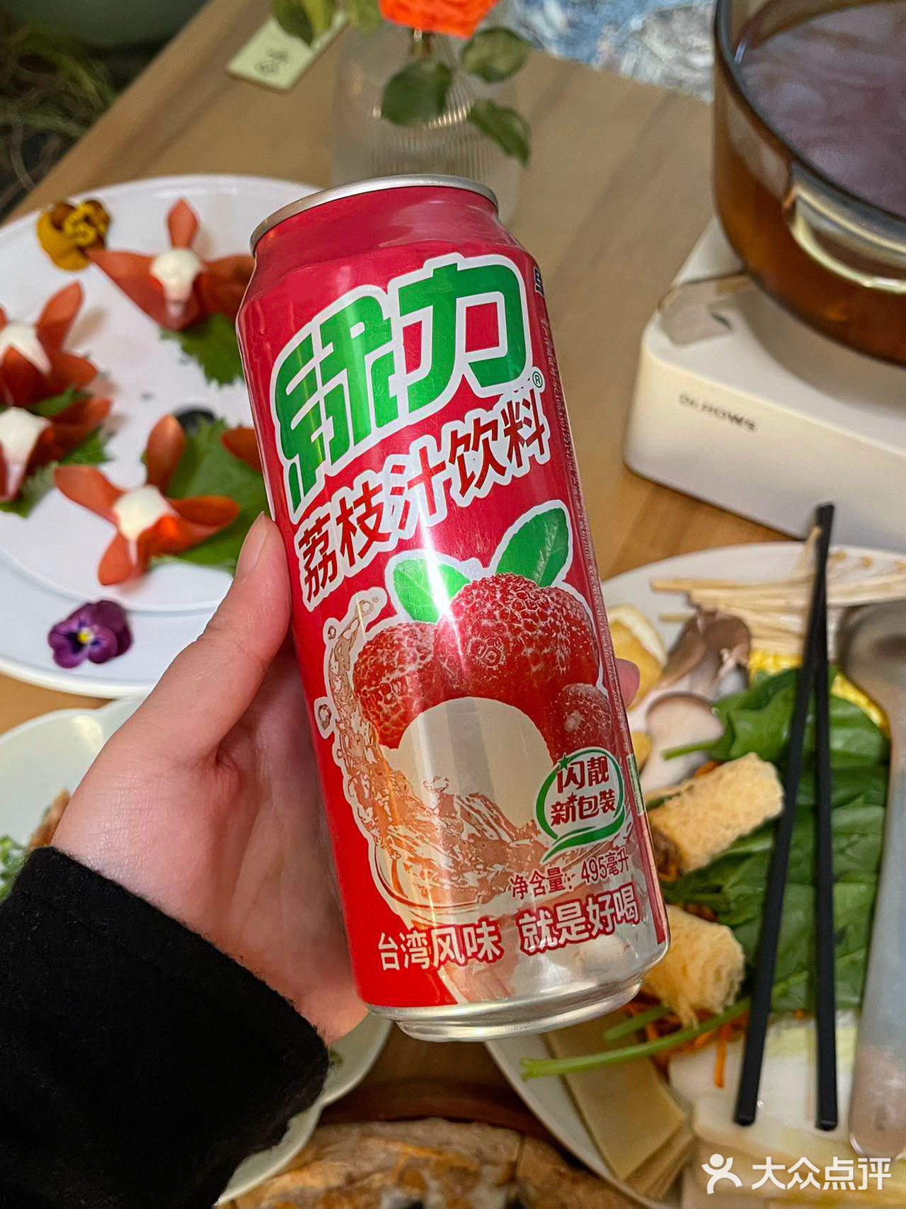 打开易拉罐果香四溢，入口也是清爽无比，真的横扫油腻