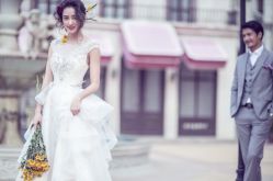 俏皮可爱-巴黎婚纱摄影工作室