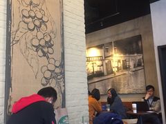 等位区-星巴克(北京惠新东街店)