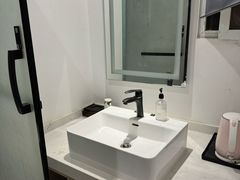 -五号文艺酒店(拙政园苏博地铁站店)