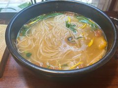 -银米·云南传统过桥米线(双廊黑金冠店)