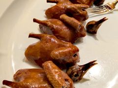 玻璃脆皮乳鸽-北京柏悦酒店·锦庭餐厅Dining Room