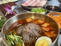 -围炉肉舍•炭烤活鳗•丹东海鲜烤肉(步行街店)