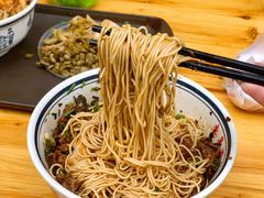 裹着油汁的面条-李易面馆(树木岭店)