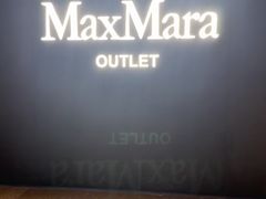 -燕莎奥特莱斯购物中心