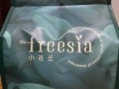 -小苍兰风铃草·礼物蛋糕(沈阳店)