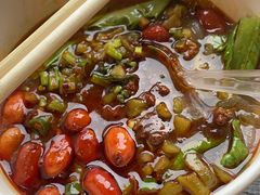 -花儿姐与战哥的美食档