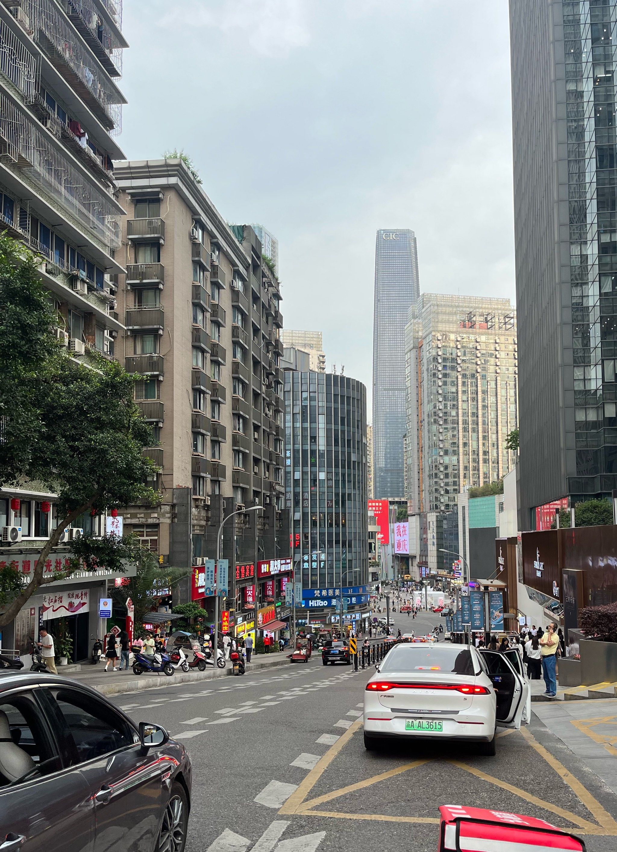 特色街区 #周末观光好去处 很适合拍照打卡的一条重庆山城代表的街道