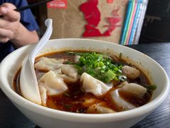 2两抄手-秦云老太婆摊摊面(磁器口店)