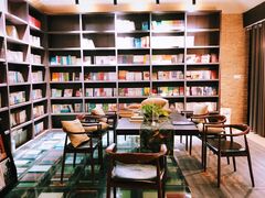 -钟书阁(松江泰晤士小镇店)