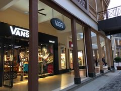 -王府井奥莱临潼小镇(临潼店)