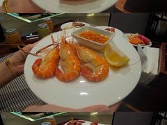 -广州万富希尔顿酒店·感趣自助餐厅·金秋蟹宴生蚝海鲜刺身