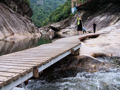 -燕子河大峡谷天坑仙境