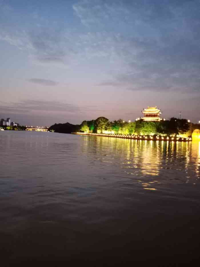 觅渡桥码头停车场-"去觅渡桥头吃饭,吃好饭顺便逛逛觅渡桥码头.