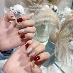 -花岐款式专研健康美甲沙龙