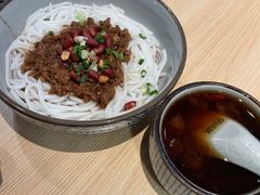小小卤粉-俏凤凰(美林M·LIVE天地东座店)